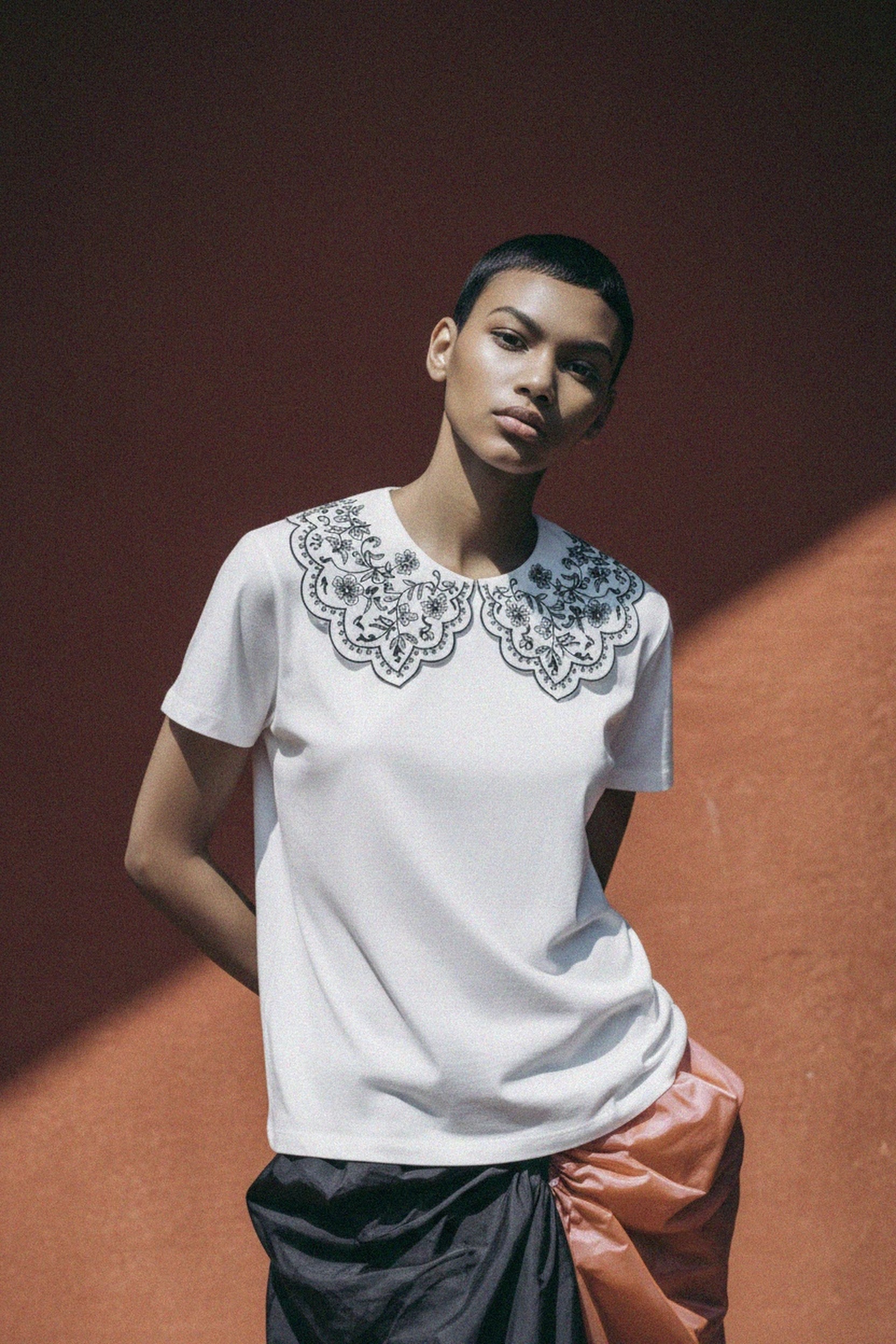 White Scalloped Collar T-shirt with Floral Embroidery photo 2