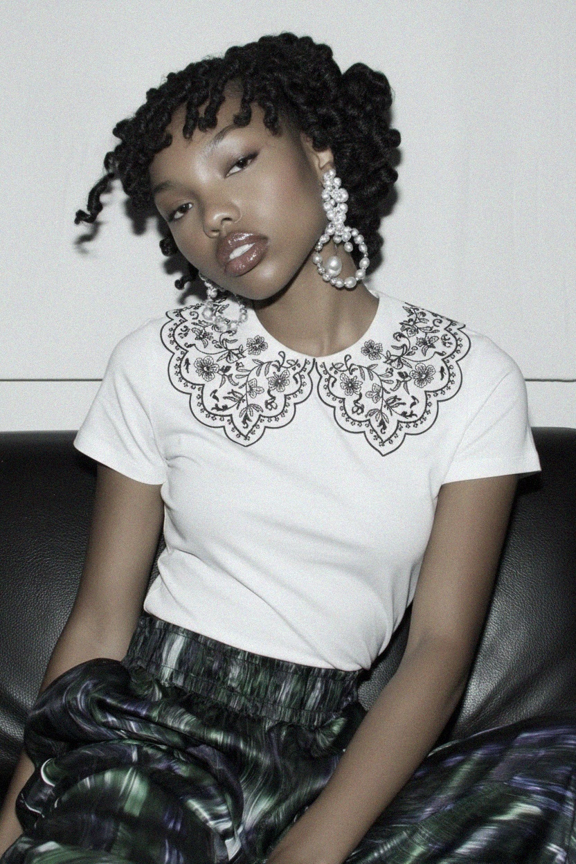 White Scalloped Collar T-shirt with Floral Embroidery photo 4