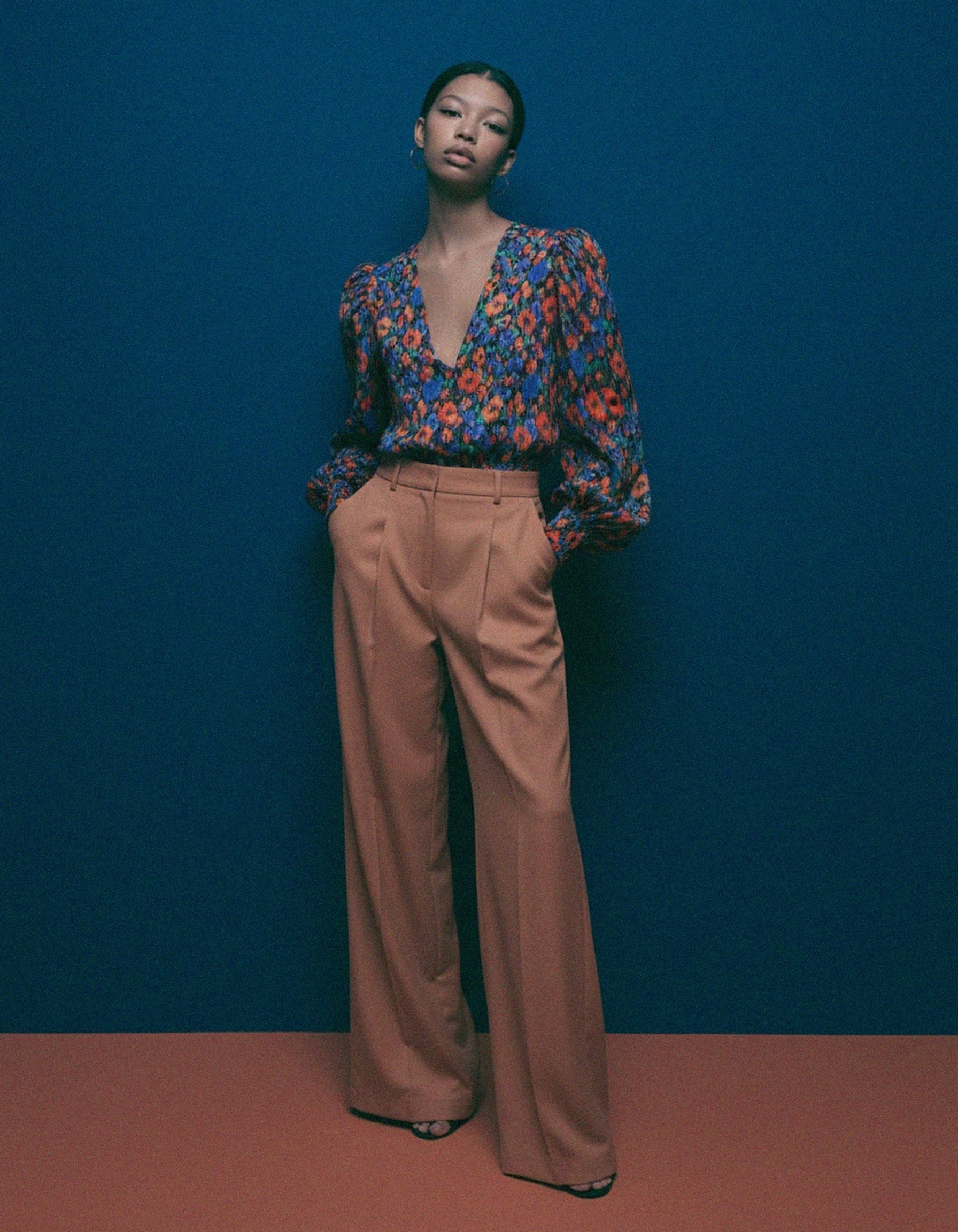 Vibrant Floral Print Blouse with V-Neck photo 2