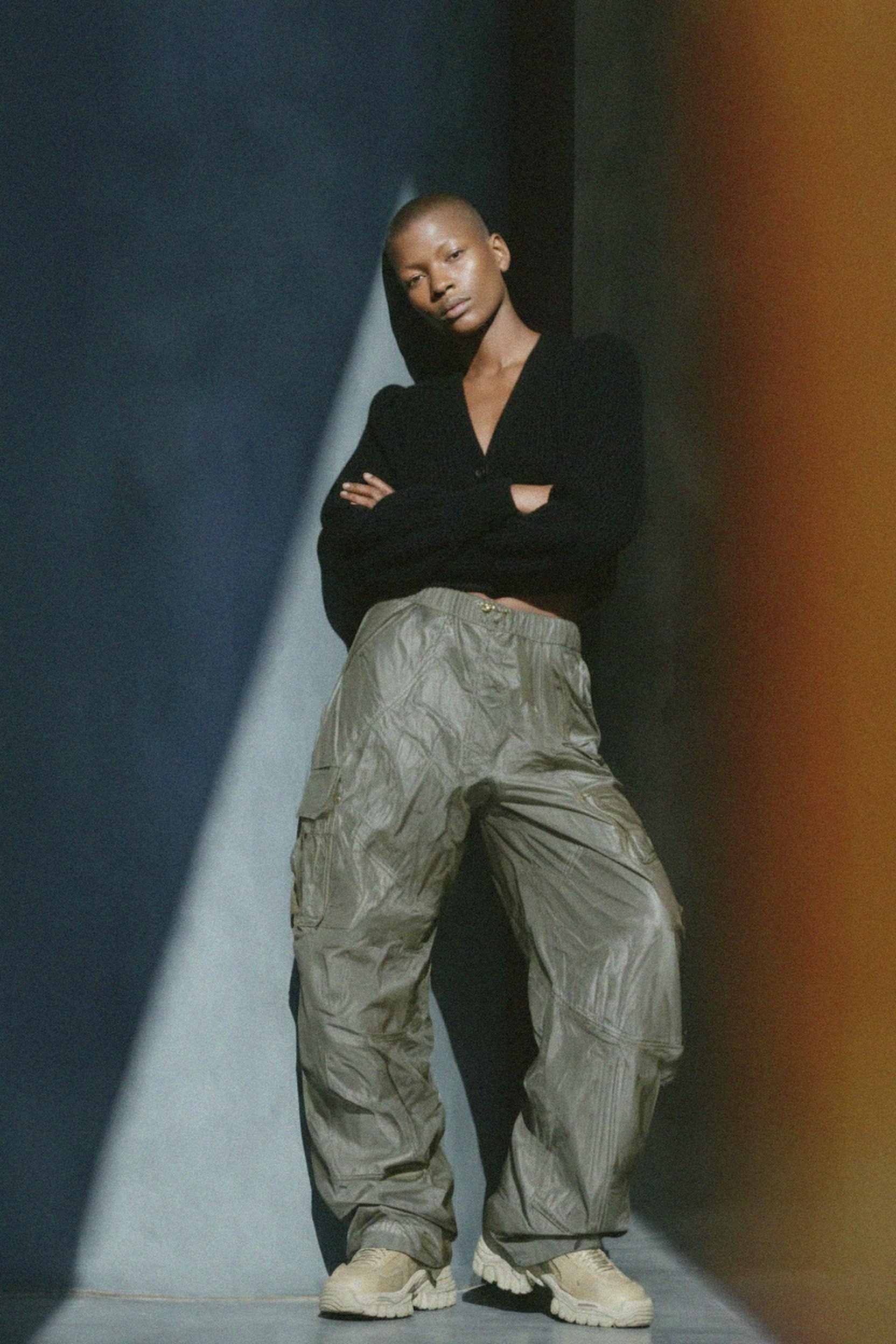 Cropped Black Cardigan with Puffed Sleeves photo 2