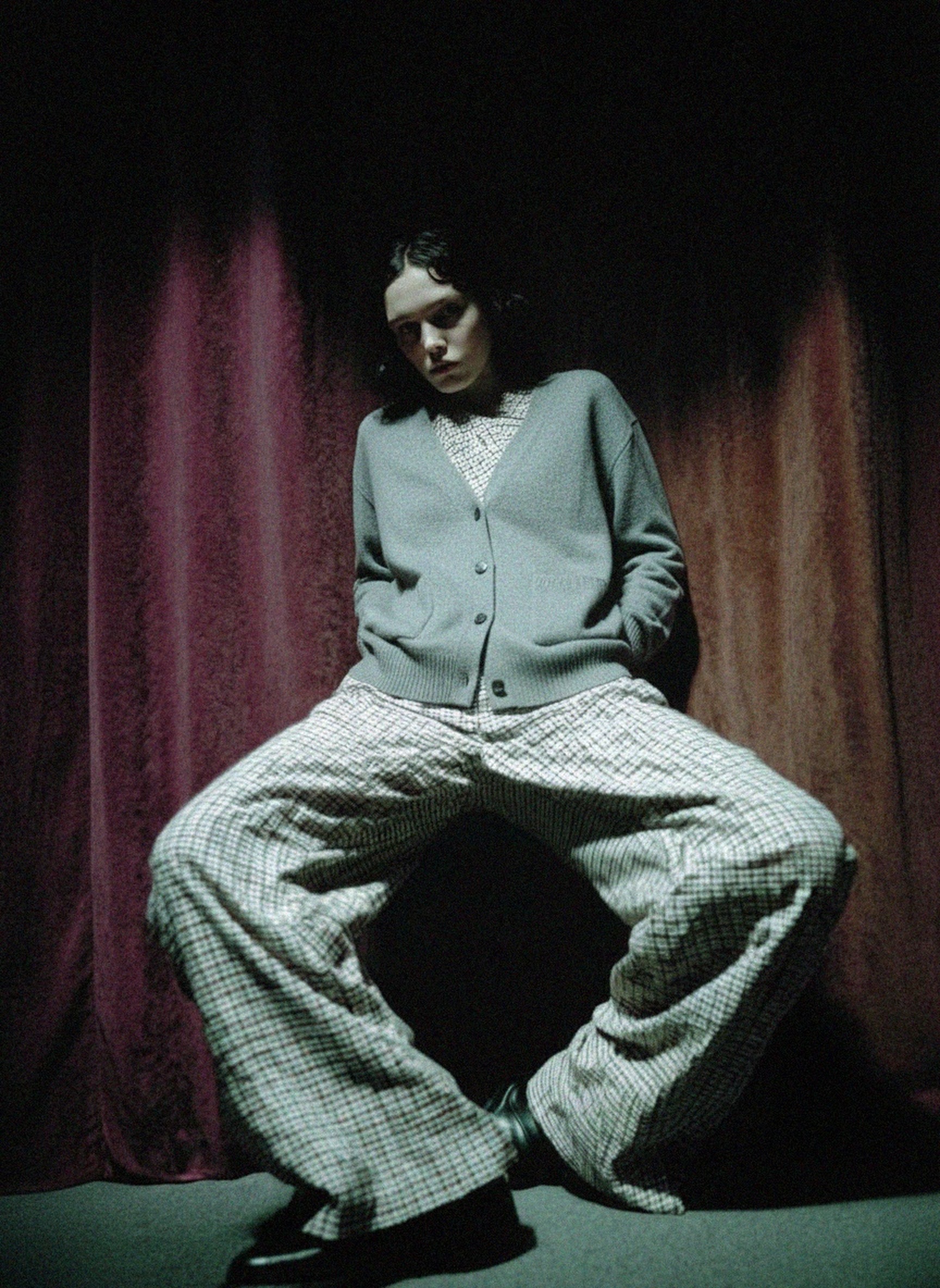 Classic Grey Knit Cardigan with Front Pockets photo 2