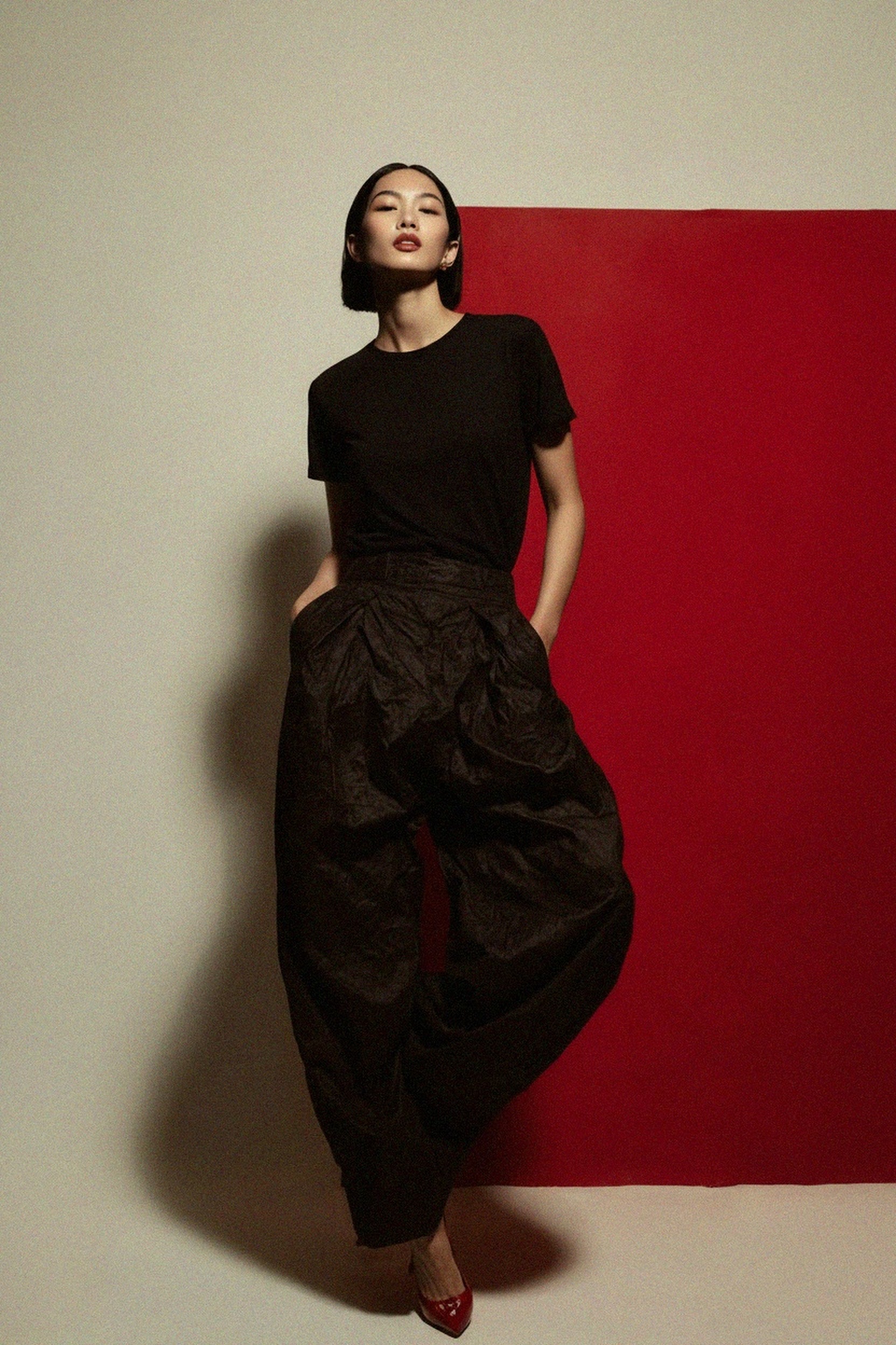 Classic Black Crew Neck T-Shirt photo 2