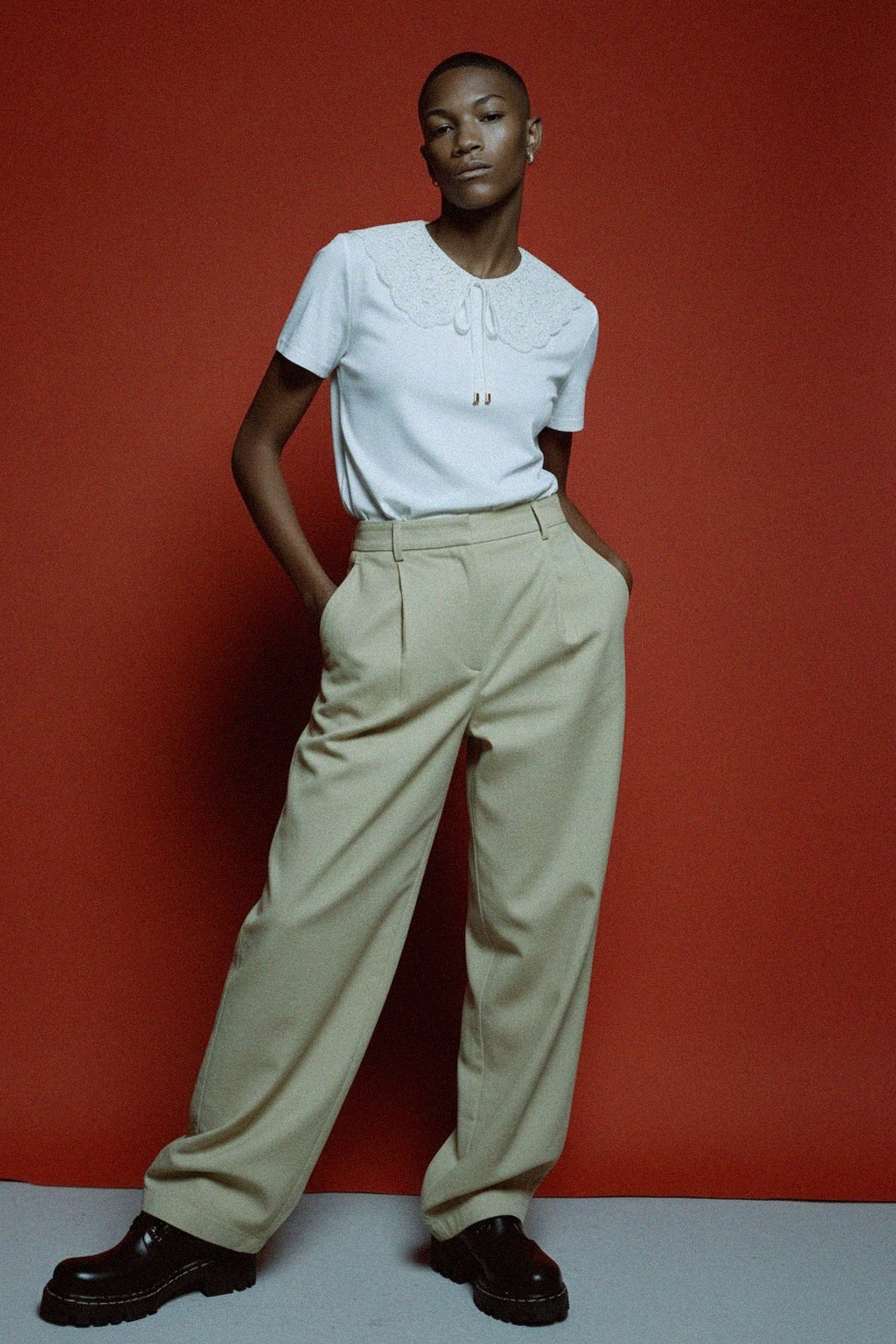 White Short Sleeve Top with Lace Peter Pan Collar photo 2