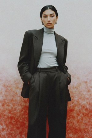 Sleeveless Turtleneck Top in Soft Grey