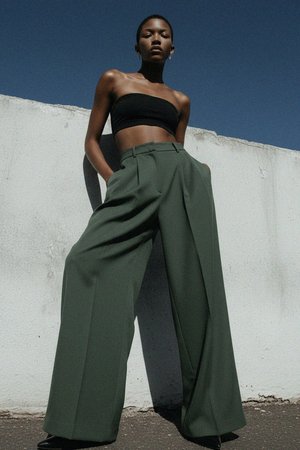 Chic Green Wide-Leg Pleated Pants