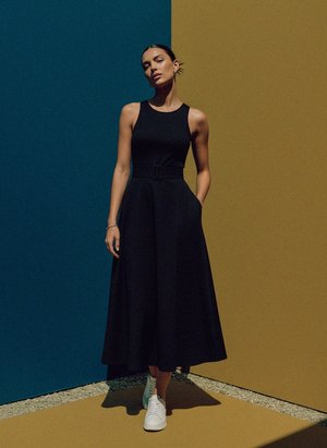 Chic Black Sleeveless Midi Dress with Belt Detail