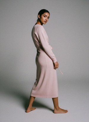 Elegant Pink Knit Wrap Midi Dress