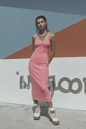 Chic Pink Ribbed Tank Midi Dress