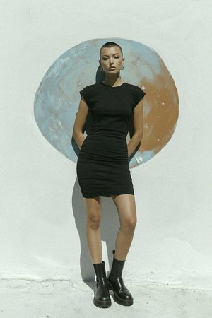 Chic Black Bodycon Mini Dress with Short Sleeves