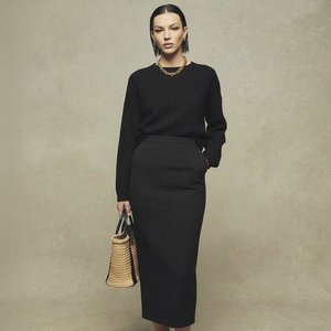 Sleek Black Form-Fitting Maxi Skirt